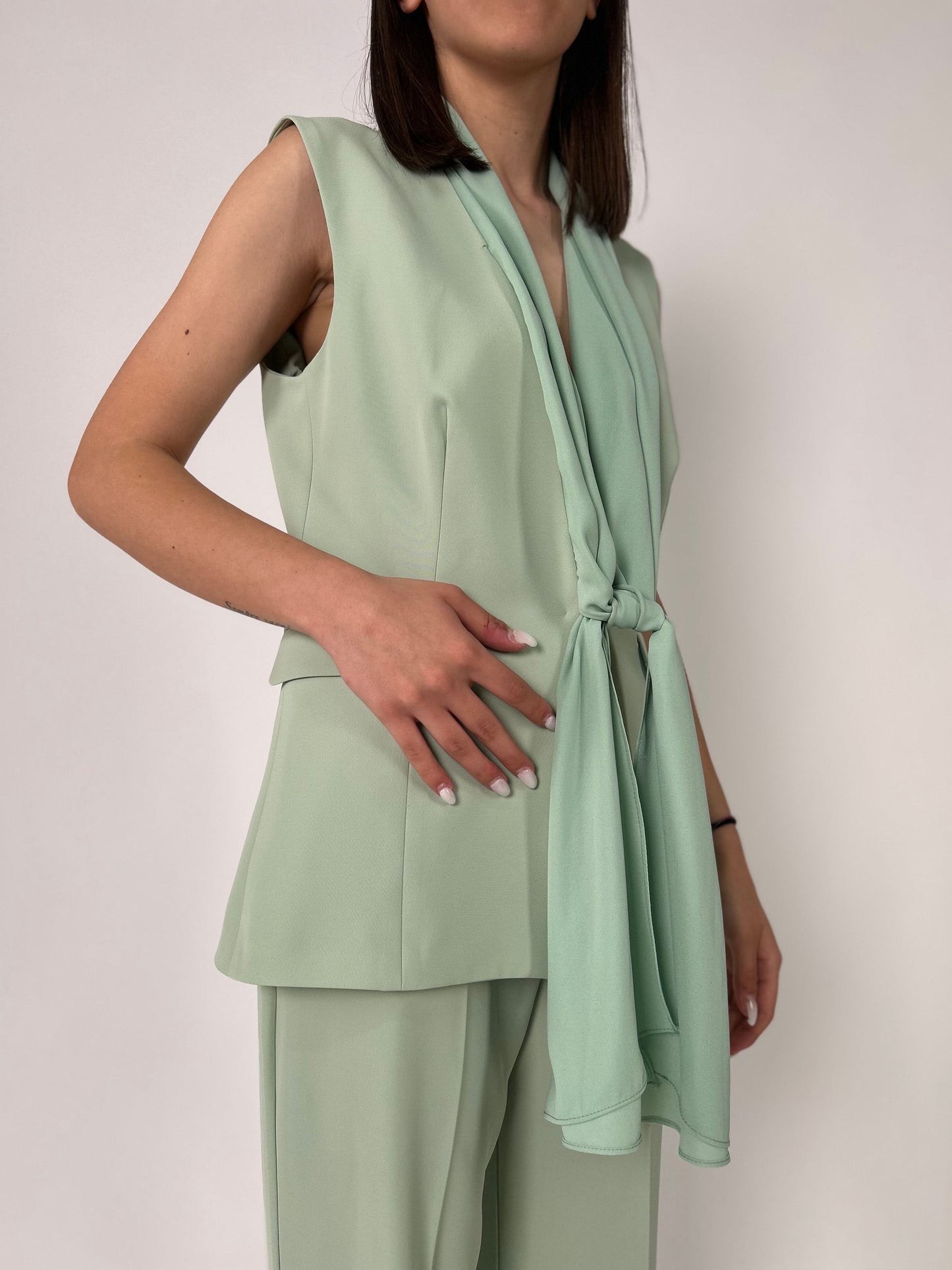 Gilet slim con tasche a pattina