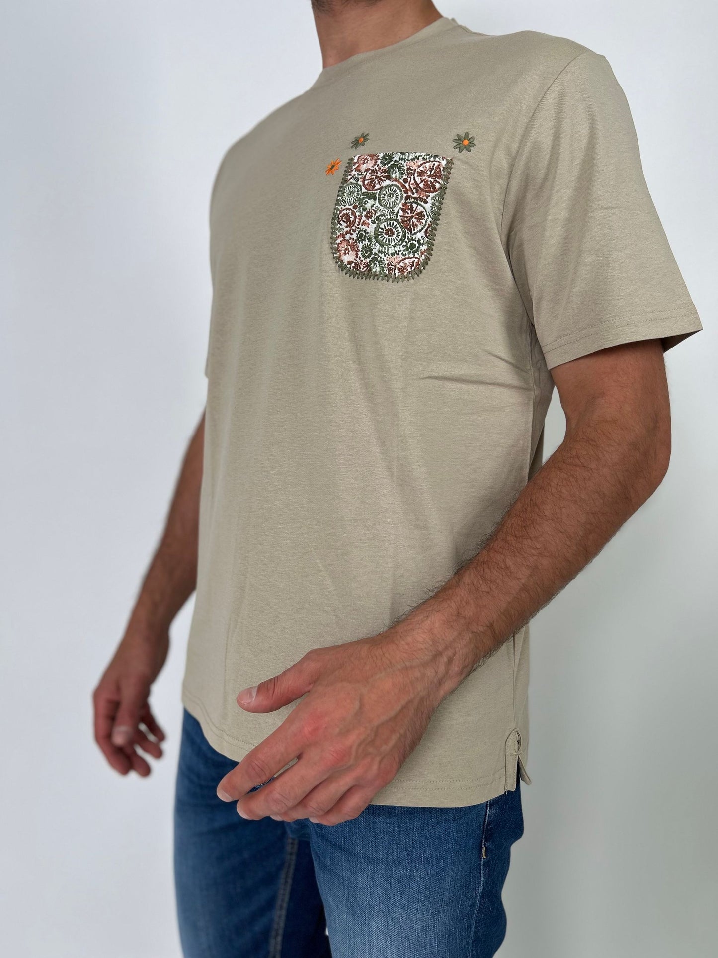 T-shirt mm con taschino fantasia