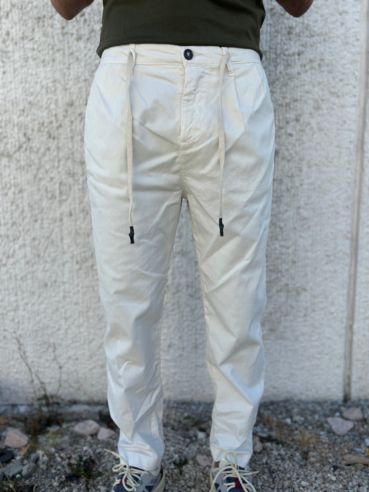 BL11 Pantalone chino con pences e coulisse slim fit PANNA