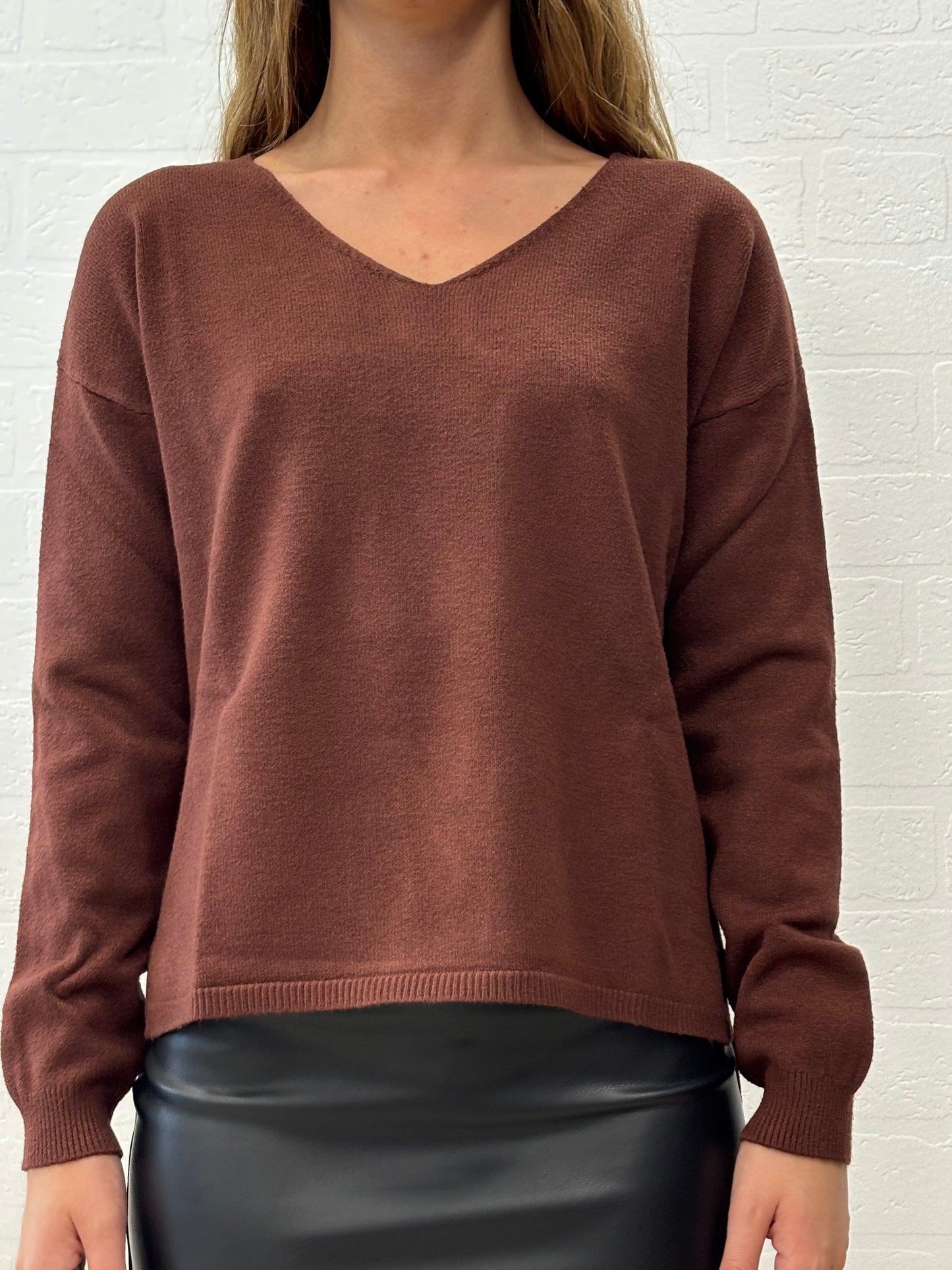 Griffai Maglia collo V spacchetti laterali MARRONE