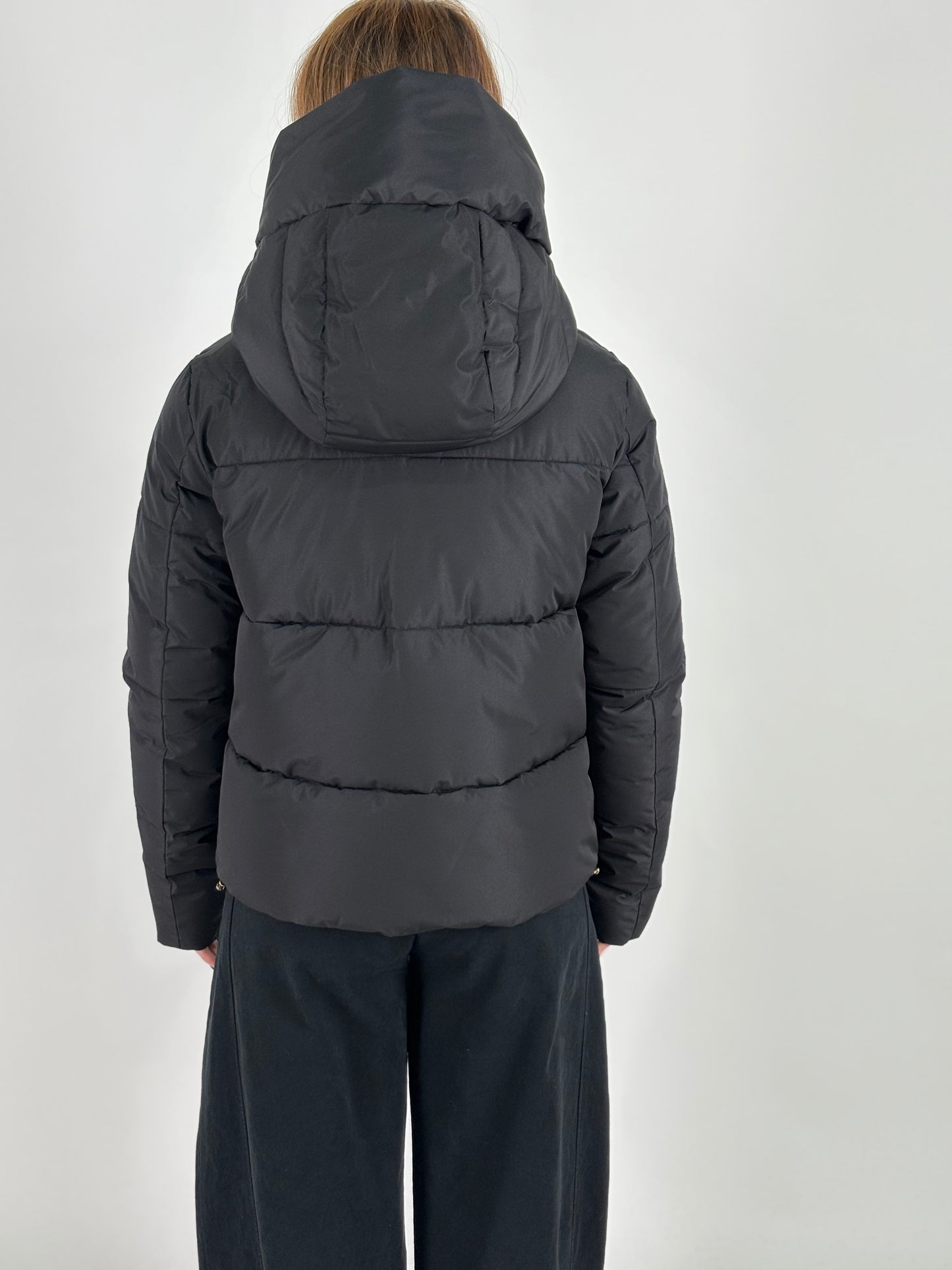 Relish Piumino corto con cappuccio NERO