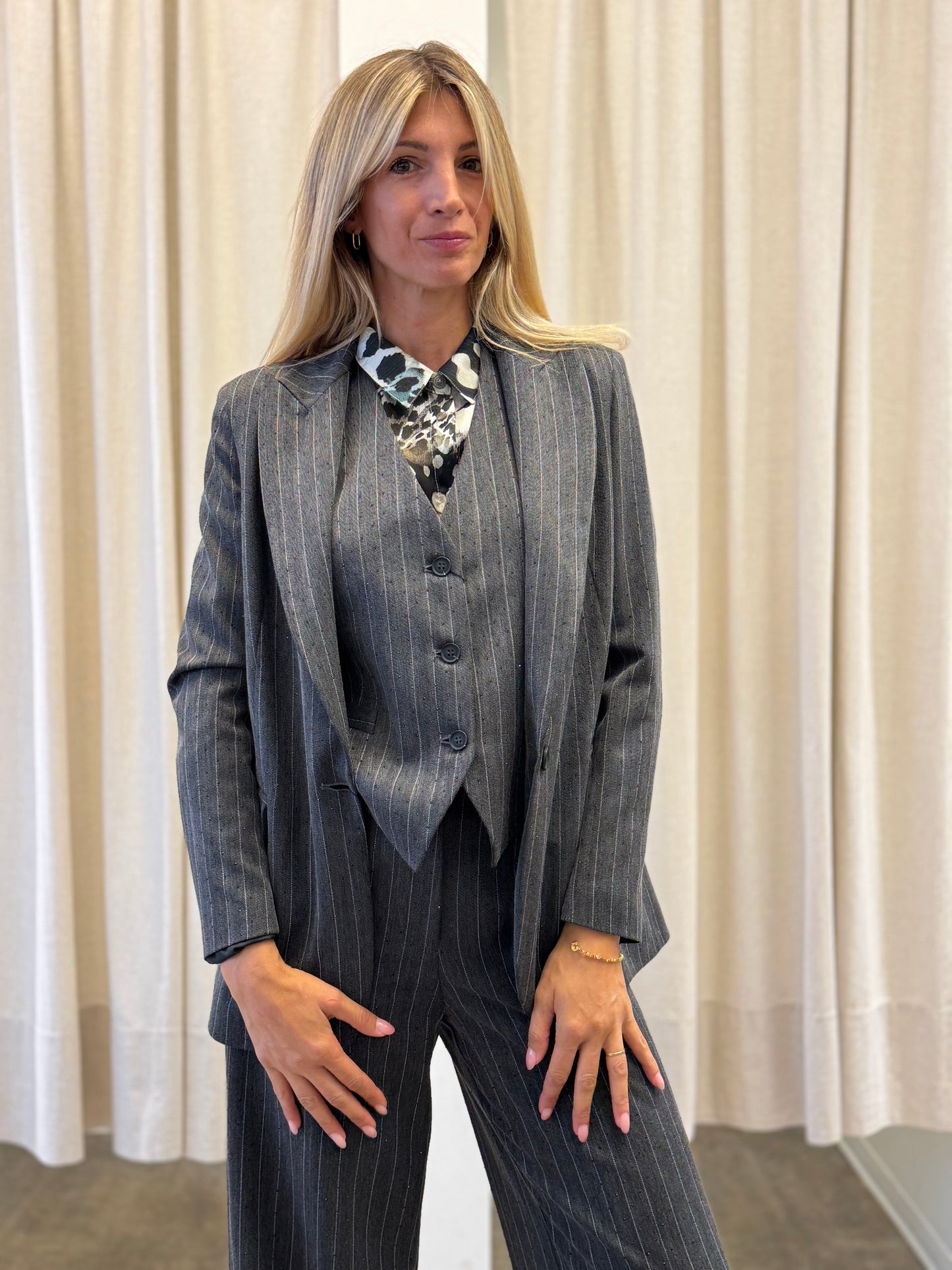 Relish Gilet corto gessato punti luce GRIGIO