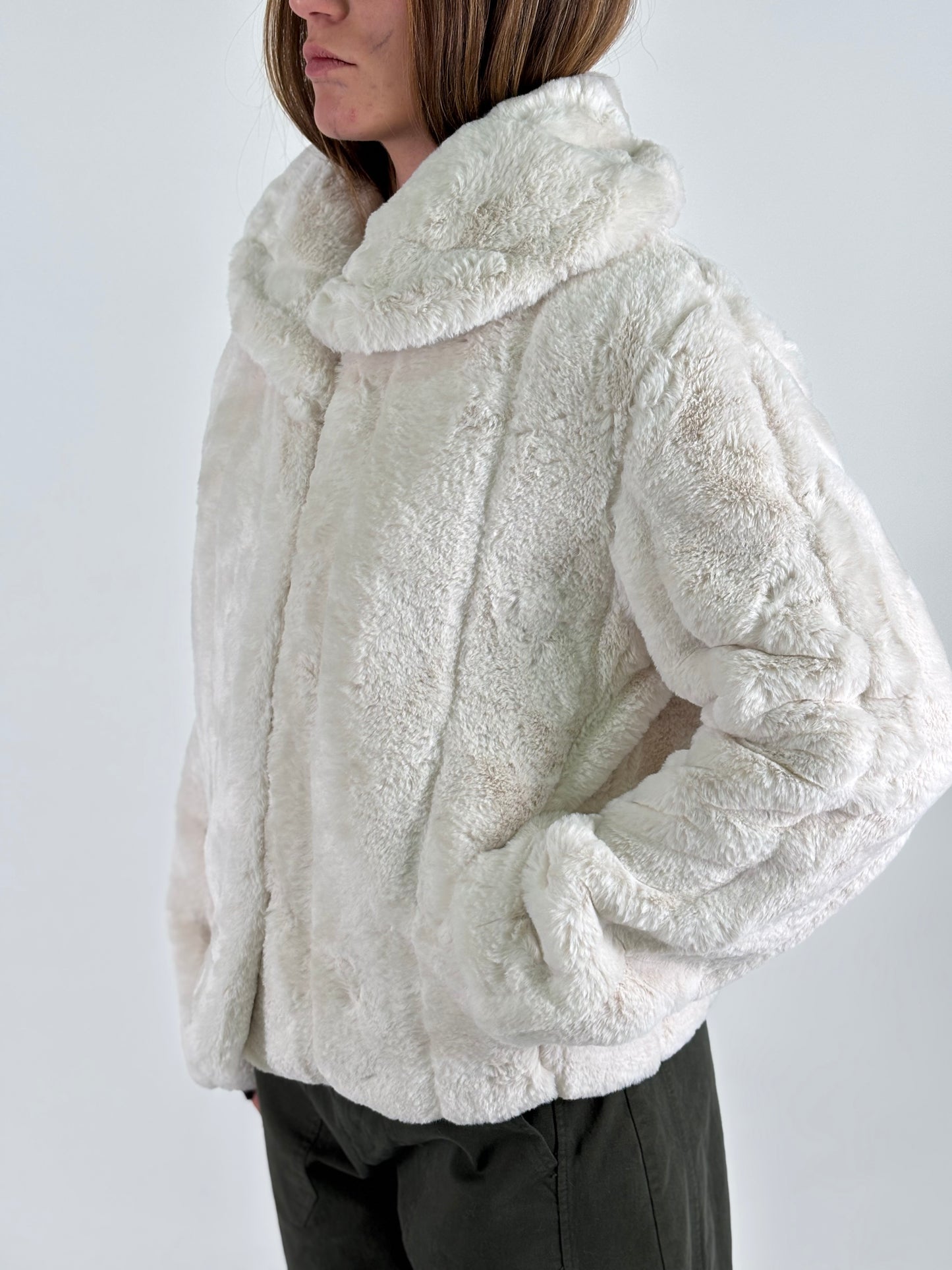 Guess Pelliccia corta sintetica PANNA