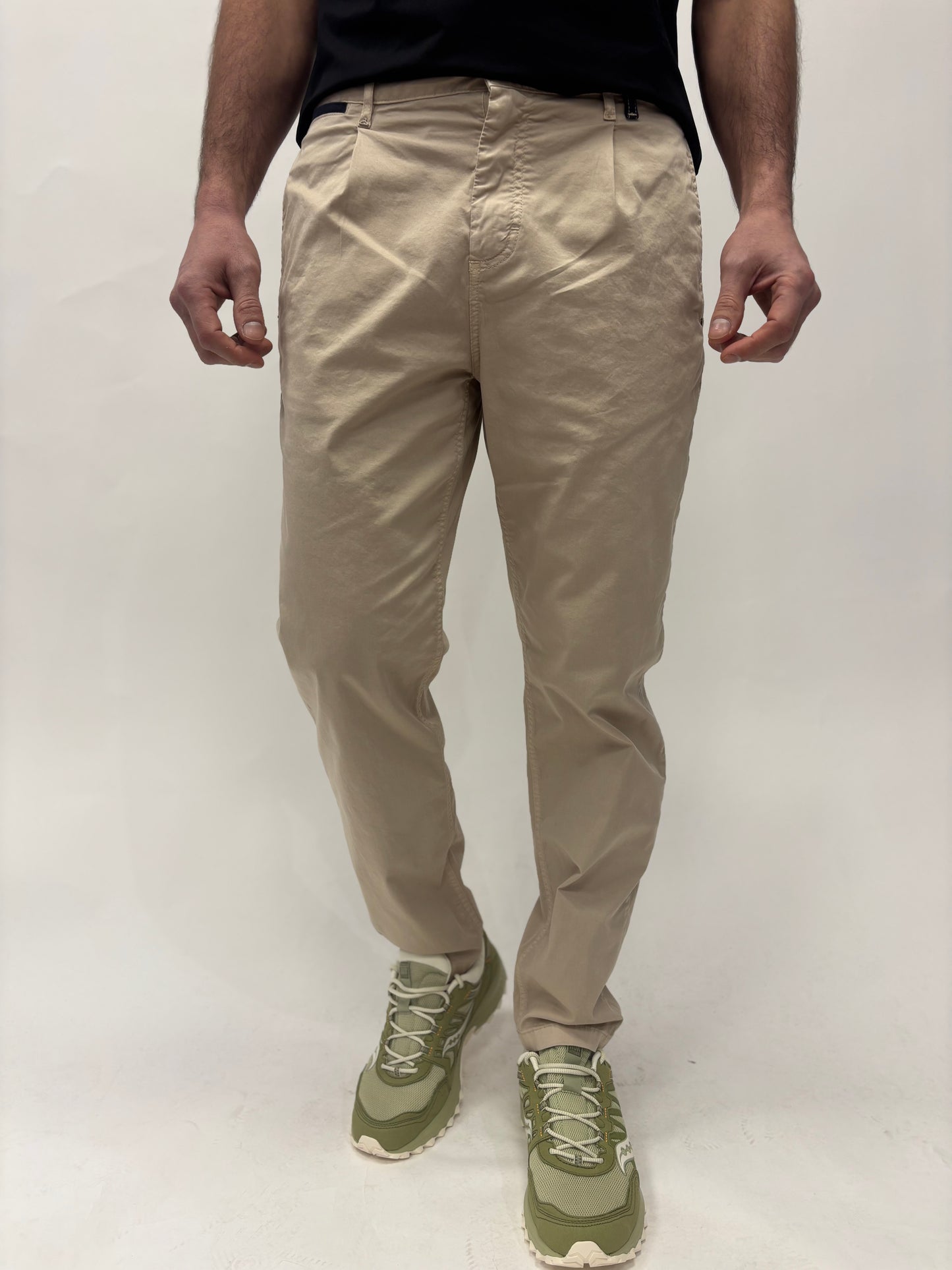 Berna Pantalone con pences cropped BEIGE