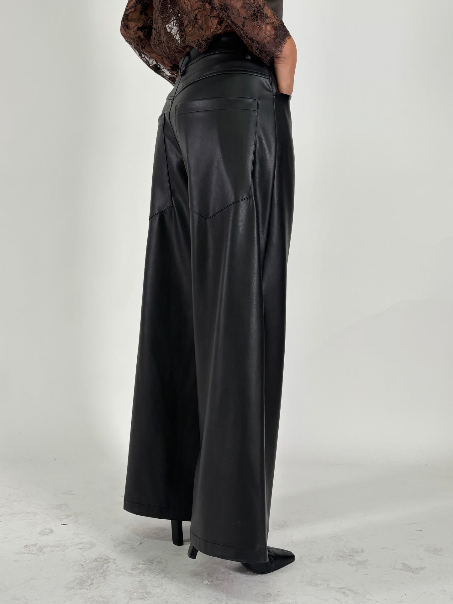 Tensione In Pantalone palazzo Giusy in ecopelle NERO