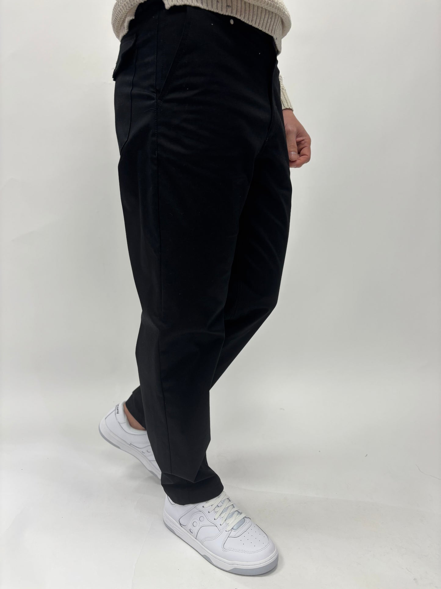 BL11 Pantalone cropped tasche toppa dietro con pattina NERO