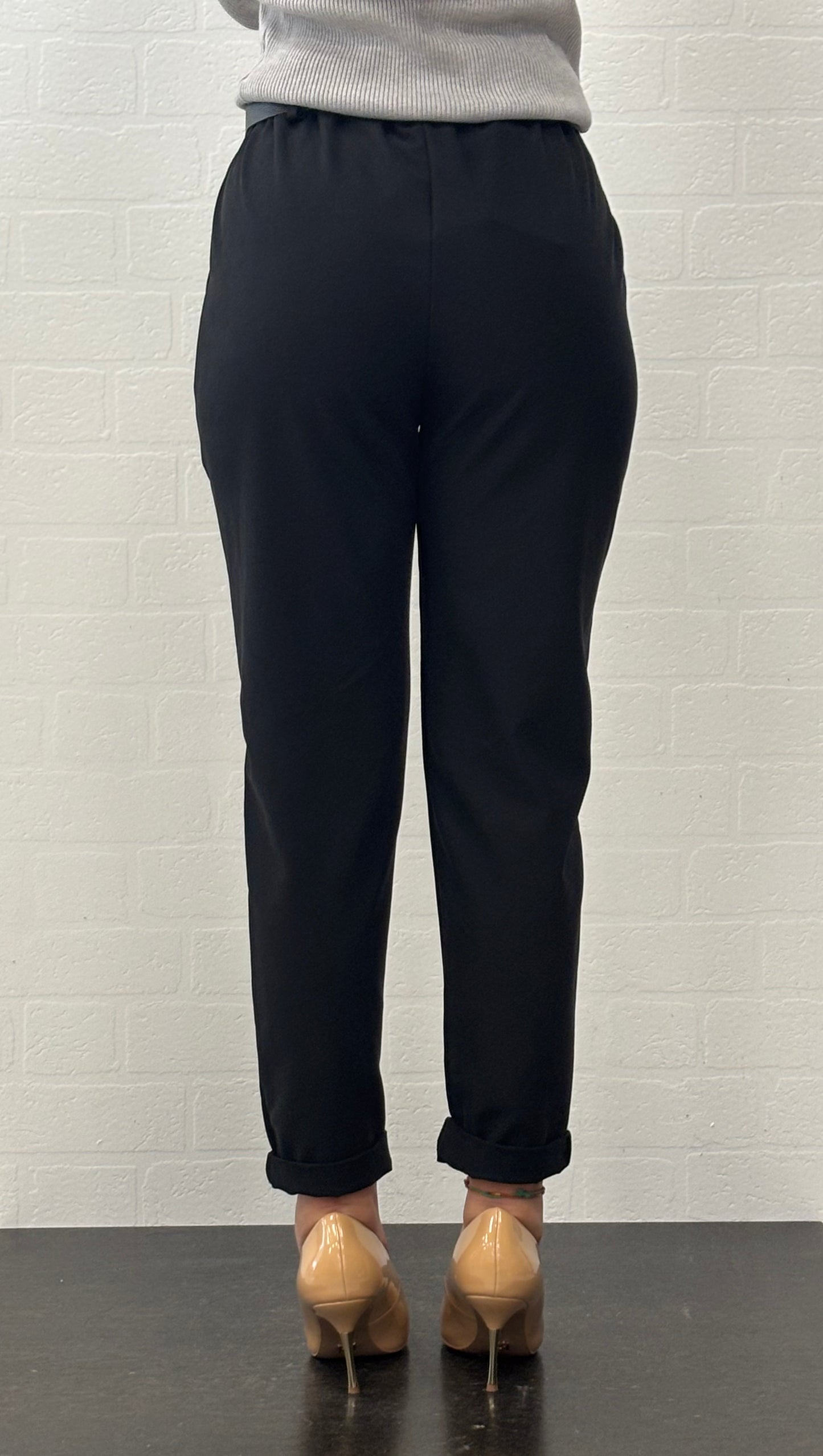 Susy Mix Pantalone con cintura cropped NERO