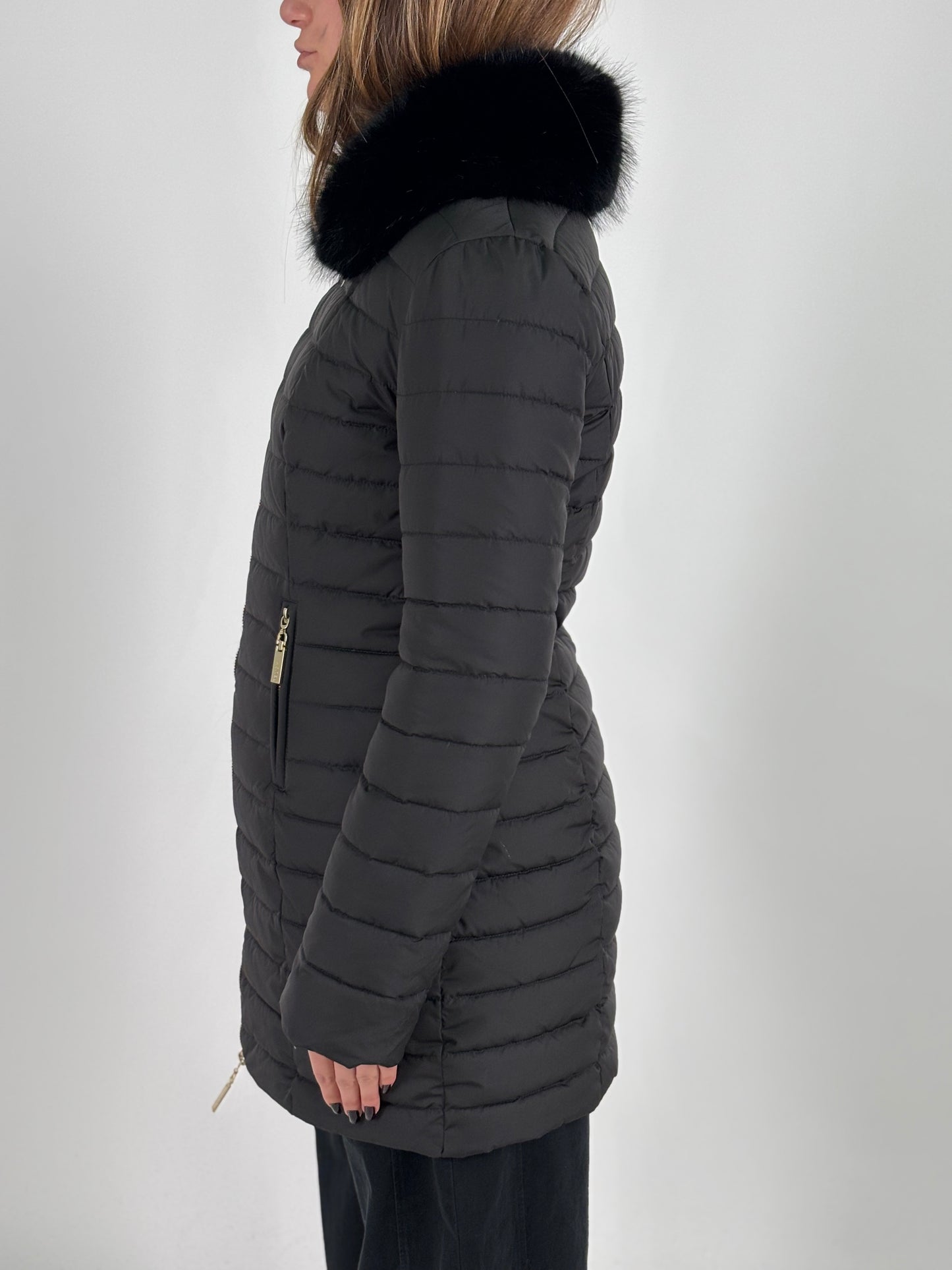 Relish Piumino lungo con colletto in ecopelliccia NERO