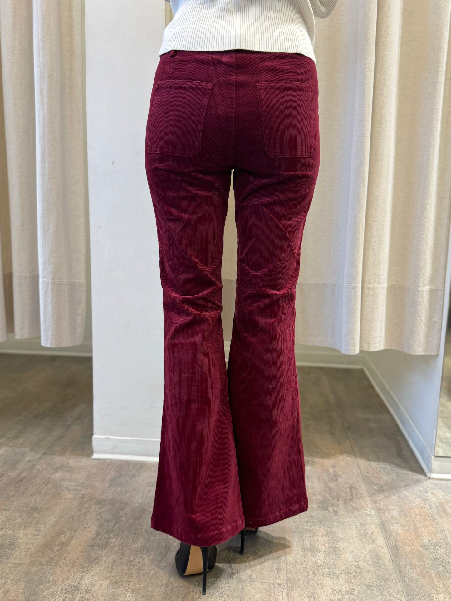 Molly Bracken Pantalone a zampa in velluto a coste BORDEAUX