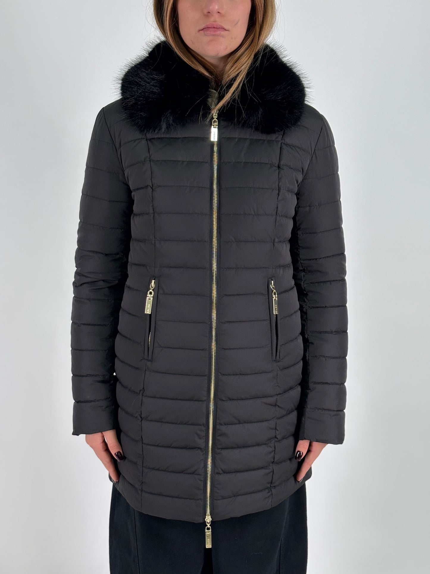 Relish Piumino lungo con colletto in ecopelliccia NERO