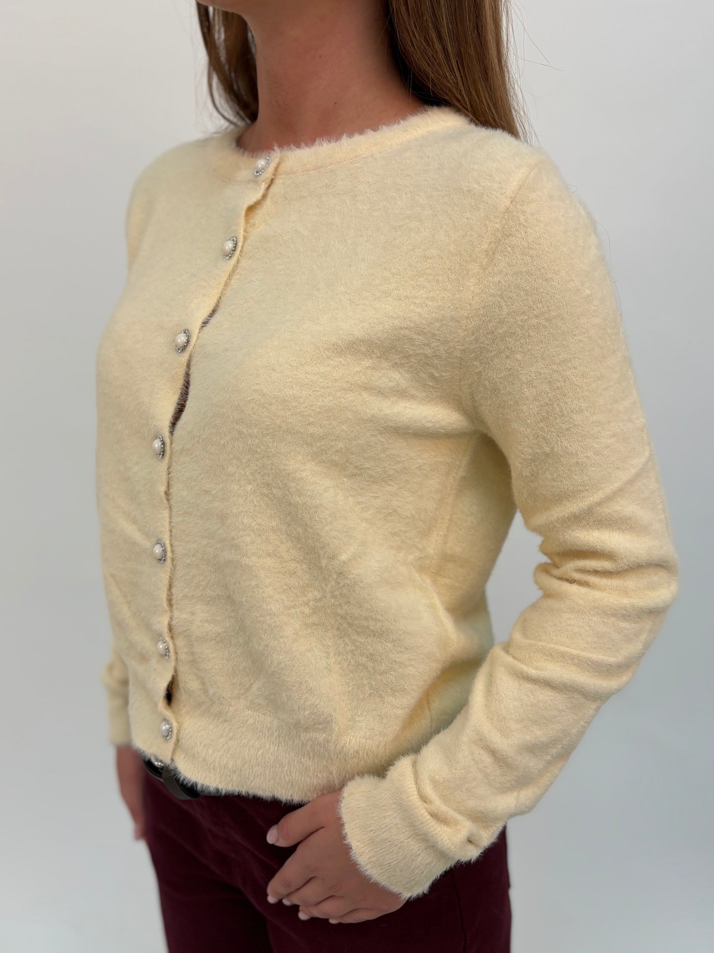 Molly Bracken Cardigan peluche con bottoni gioiello PANNA