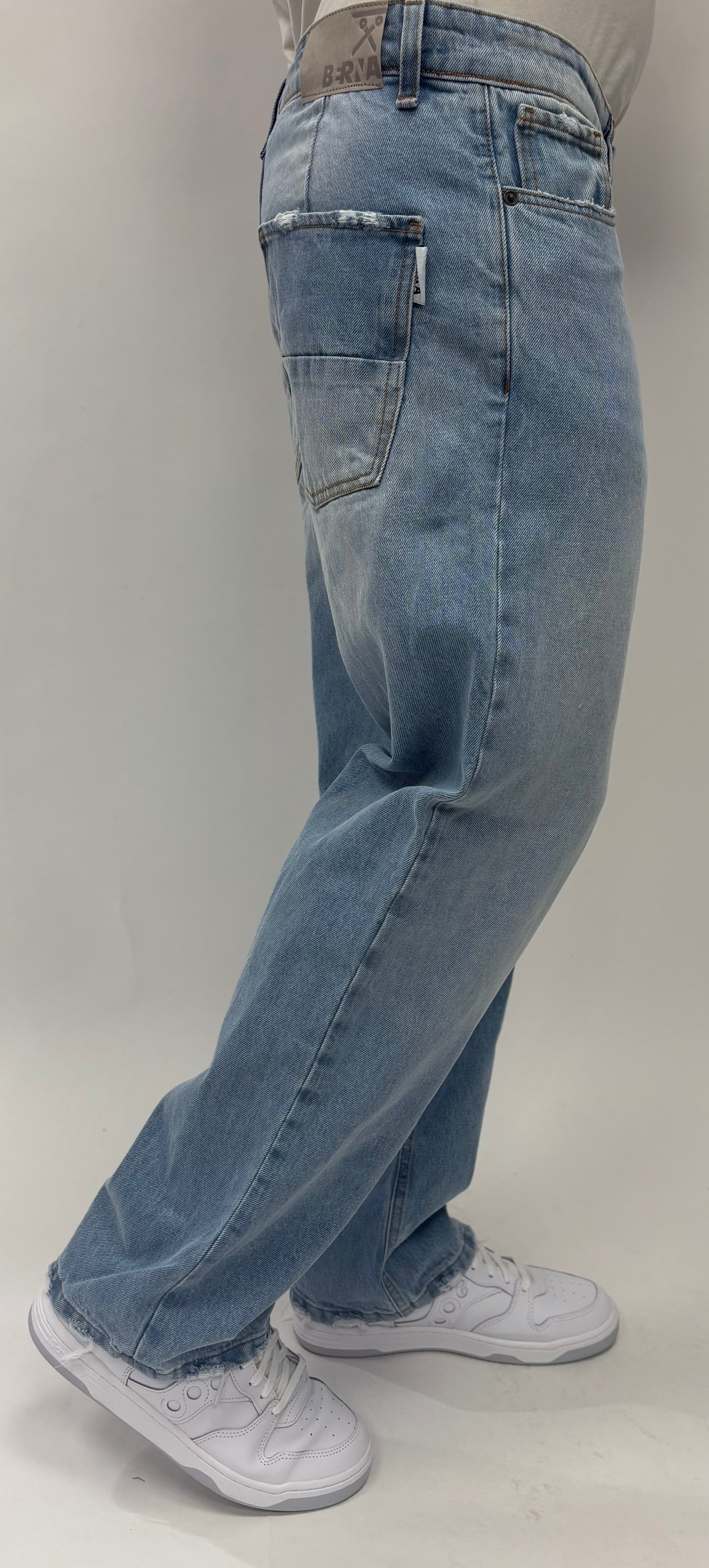 Berna Jeans baggy, strappetti nelle tasche e in fondo lavaggio chiaro DENIM