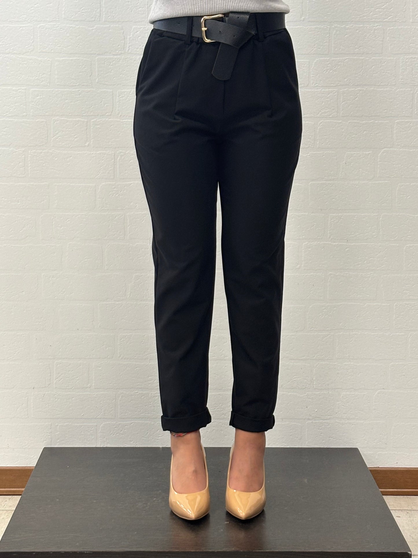 Susy Mix Pantalone con cintura cropped NERO