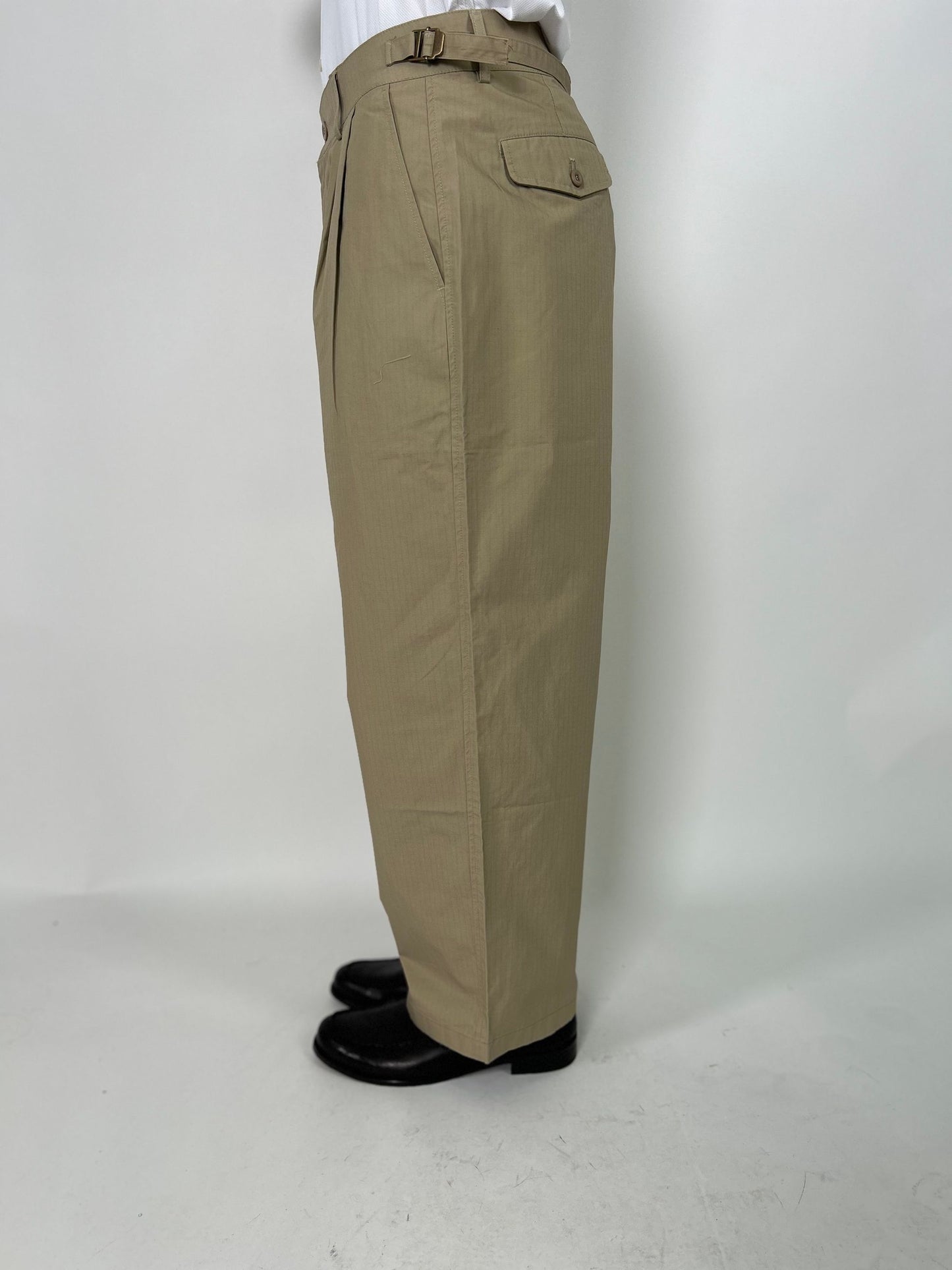 Pantalone cropped con pences