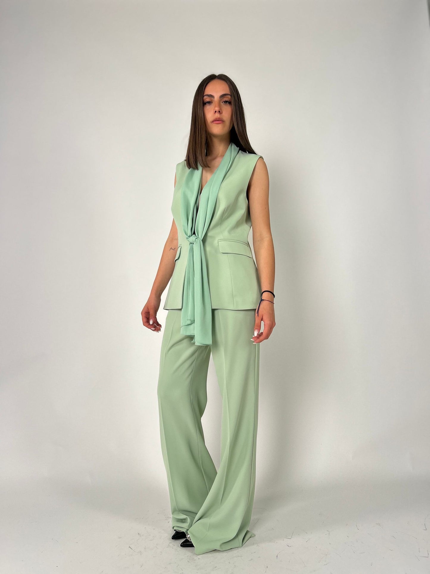 Gilet slim con tasche a pattina