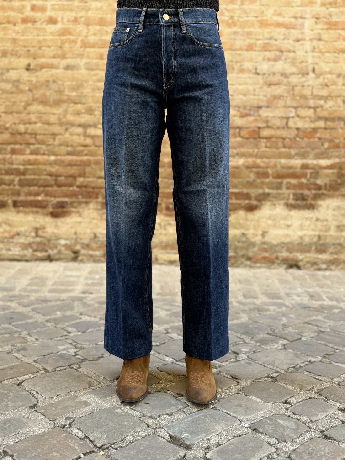 Cycle 442P530 Jeans gamba dritta con bottoni oro BLU