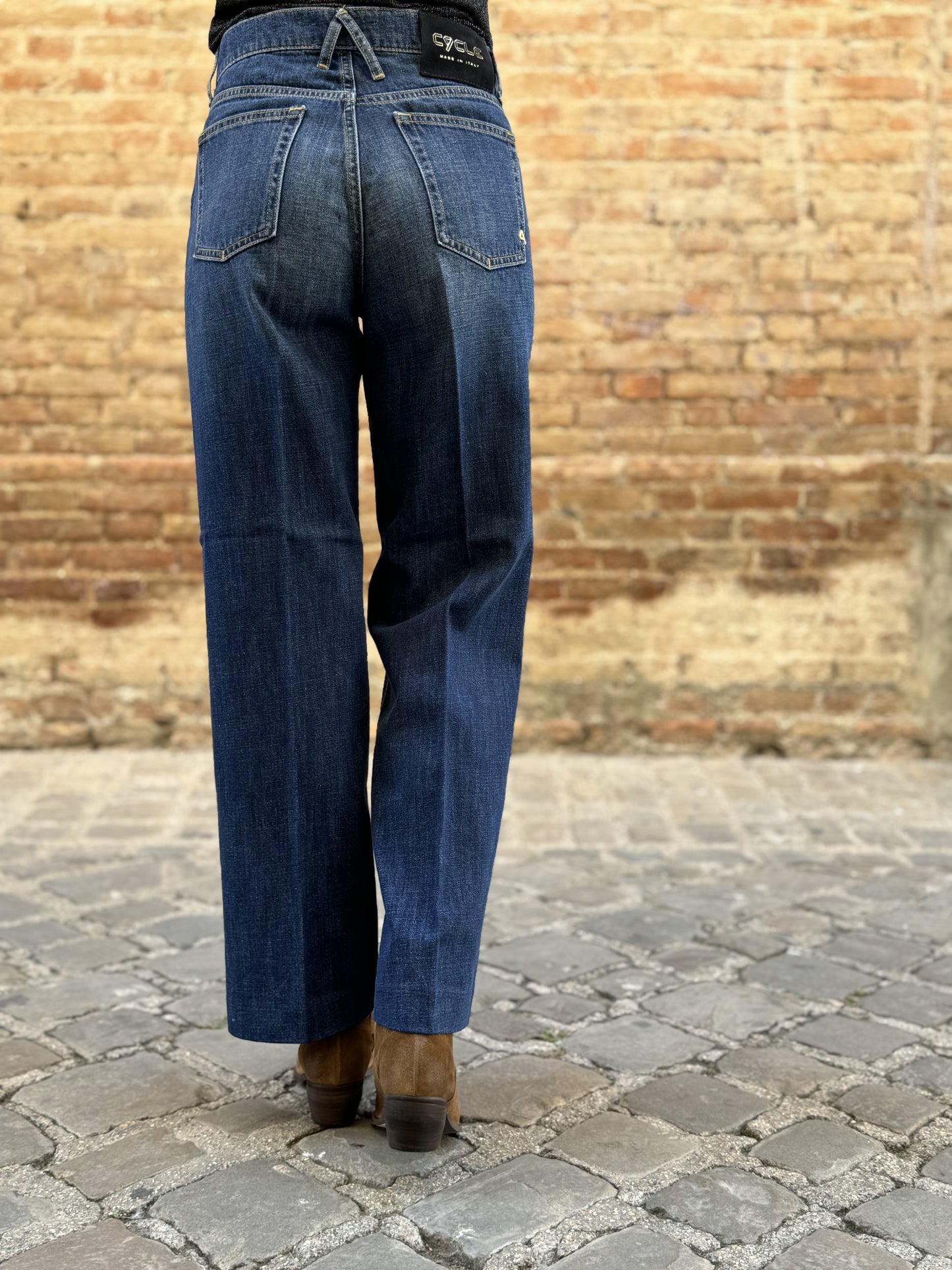 Cycle 442P530 Jeans gamba dritta con bottoni oro BLU