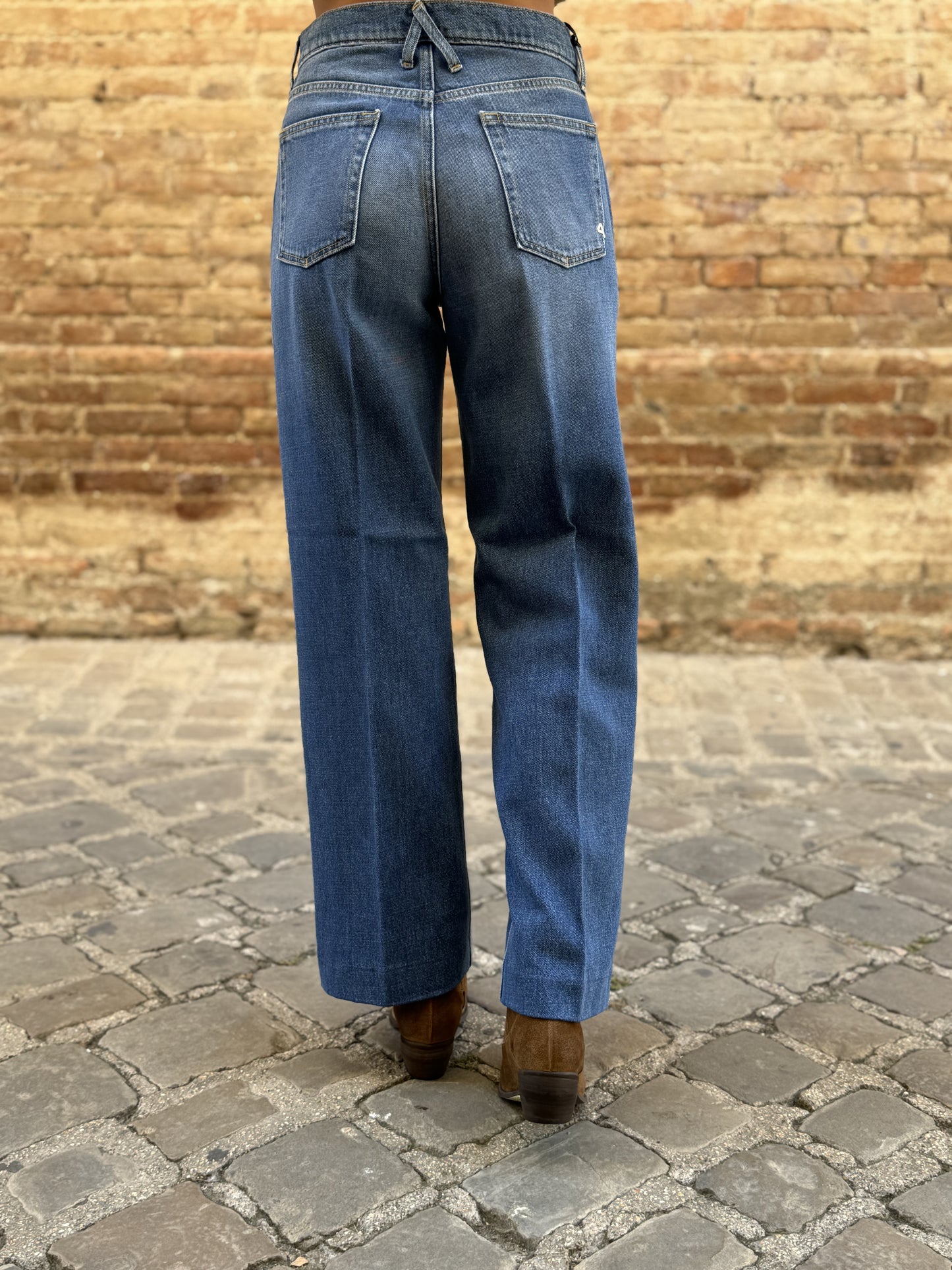 Cycle 442P529 Jeans gamba dritta con bottoni argento BLU CHIARO