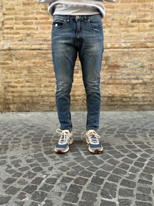 BL11 Jeans chiaro leggeri strappetti