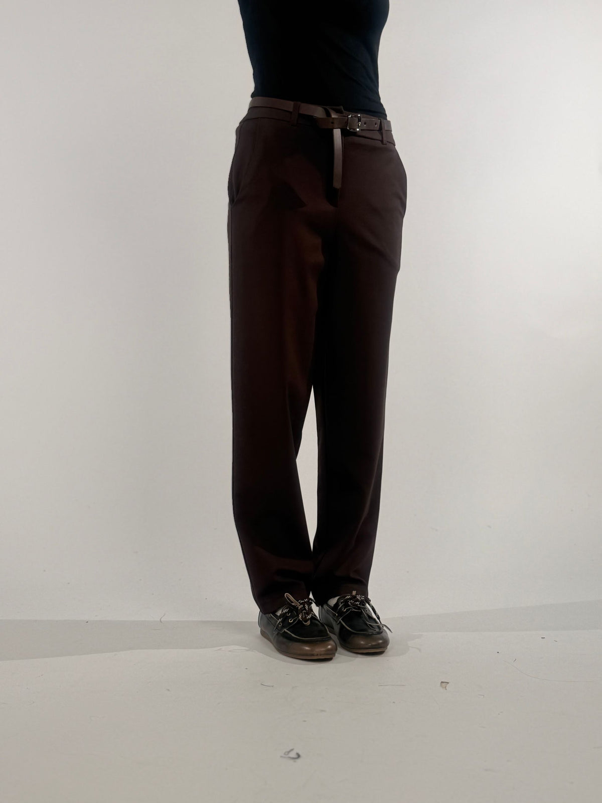 Pantalone elastico dietro alla vita