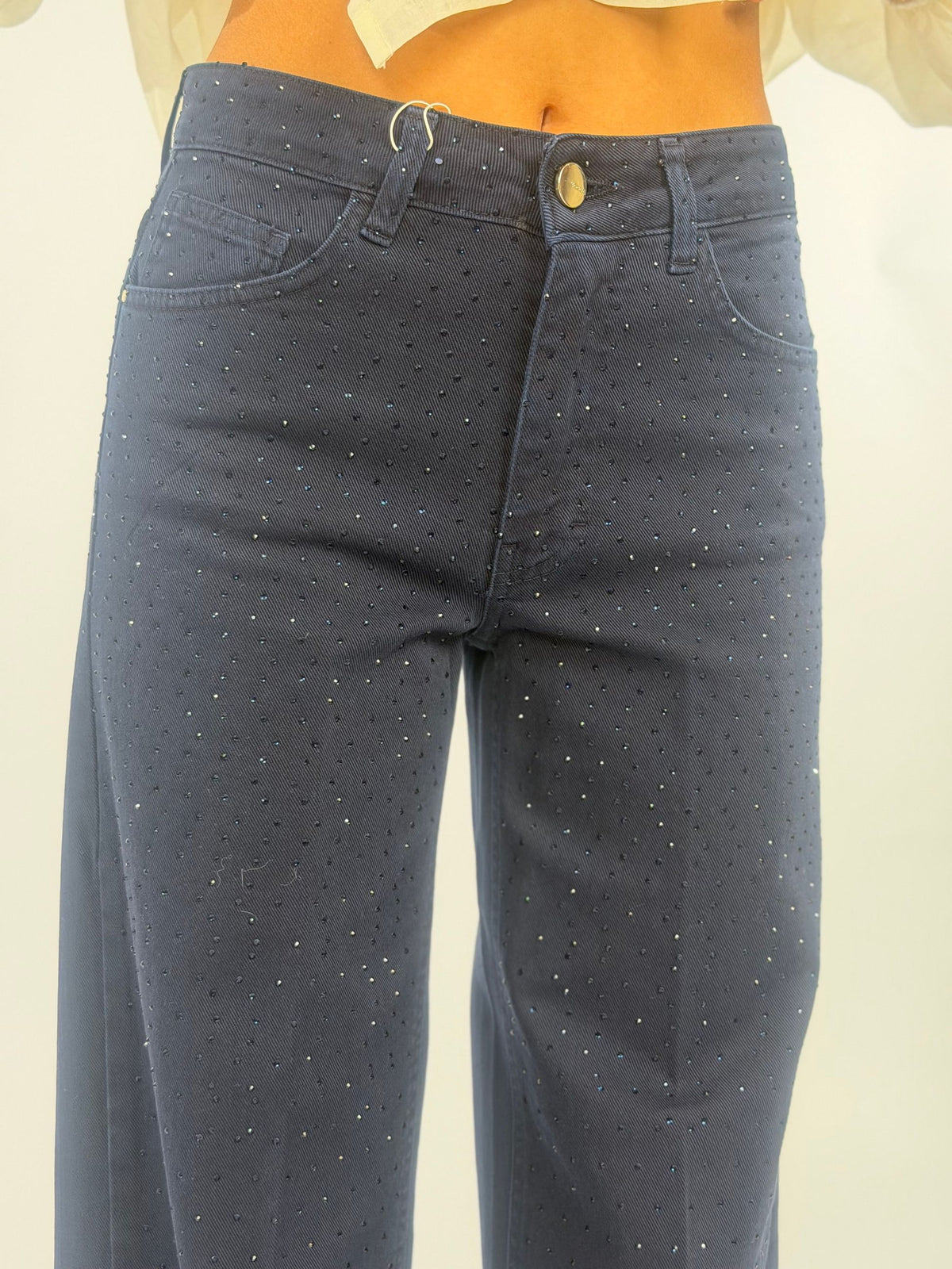 Pantalone cinque tasche con punti luce
