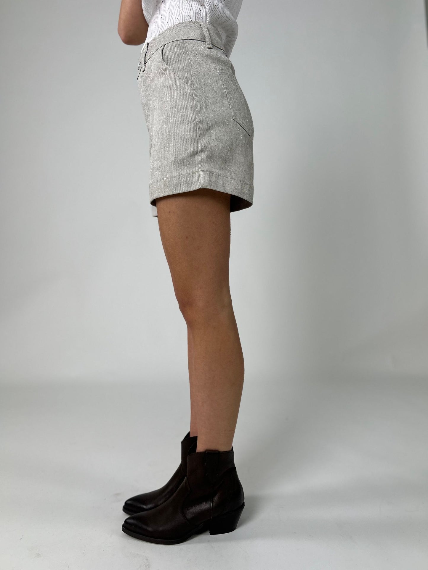Short con allacciatura ad un bottone più zip