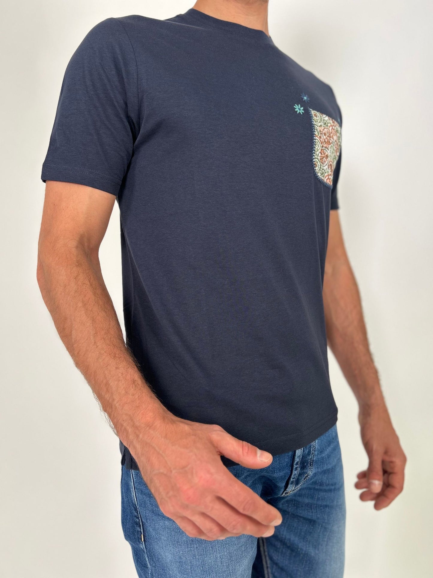 T-shirt mm con taschino fantasia