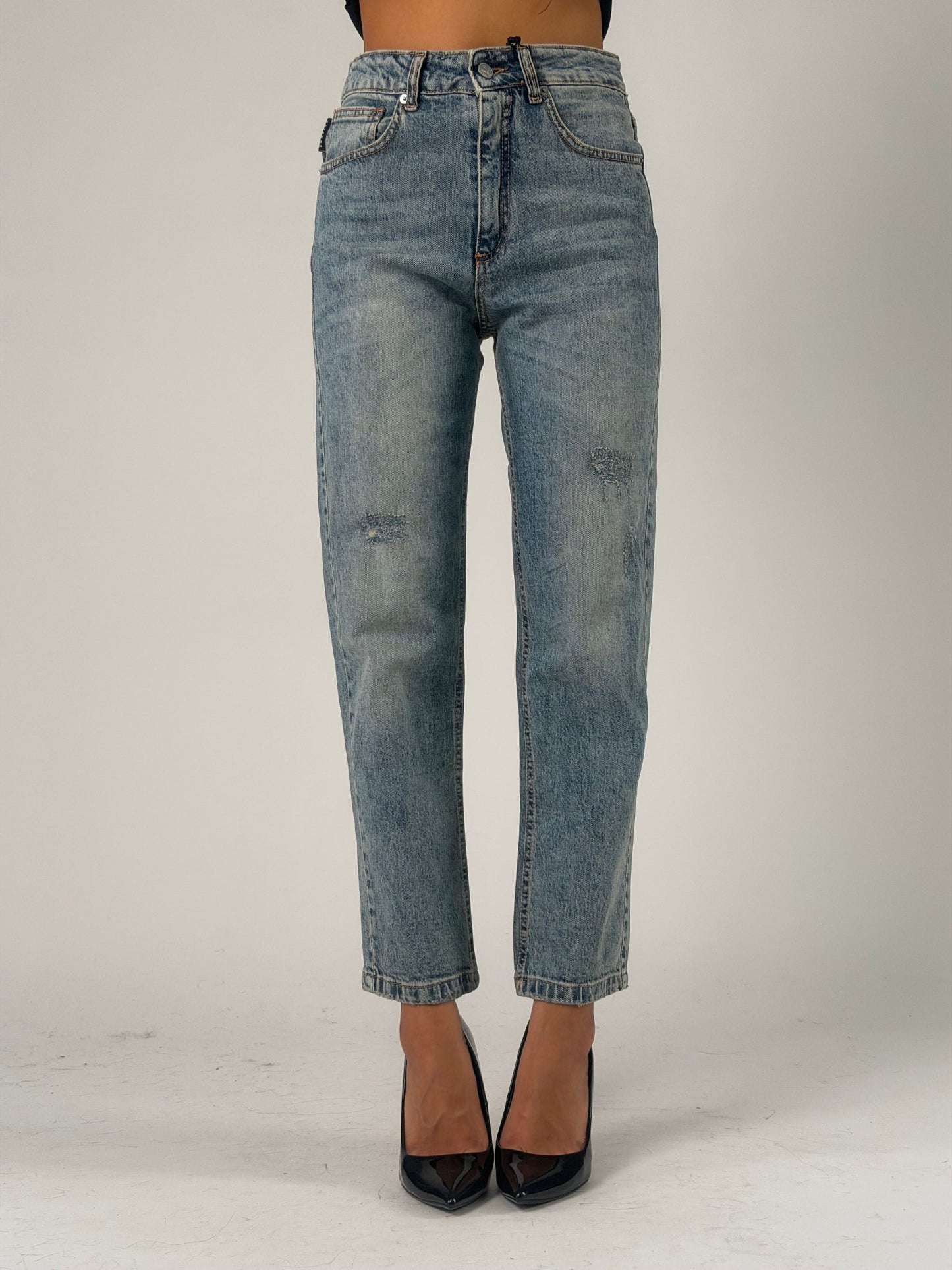 Jeans con abrasioni leggere