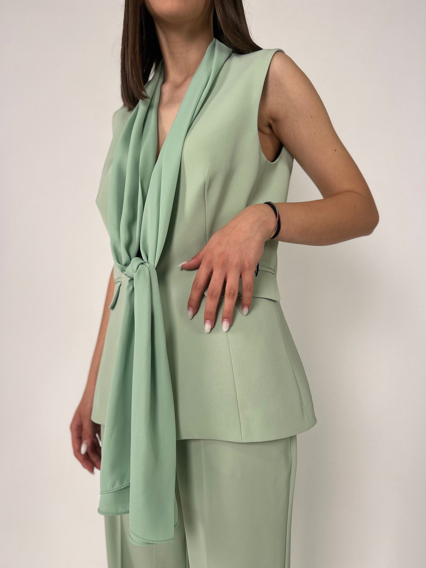 Gilet slim con tasche a pattina