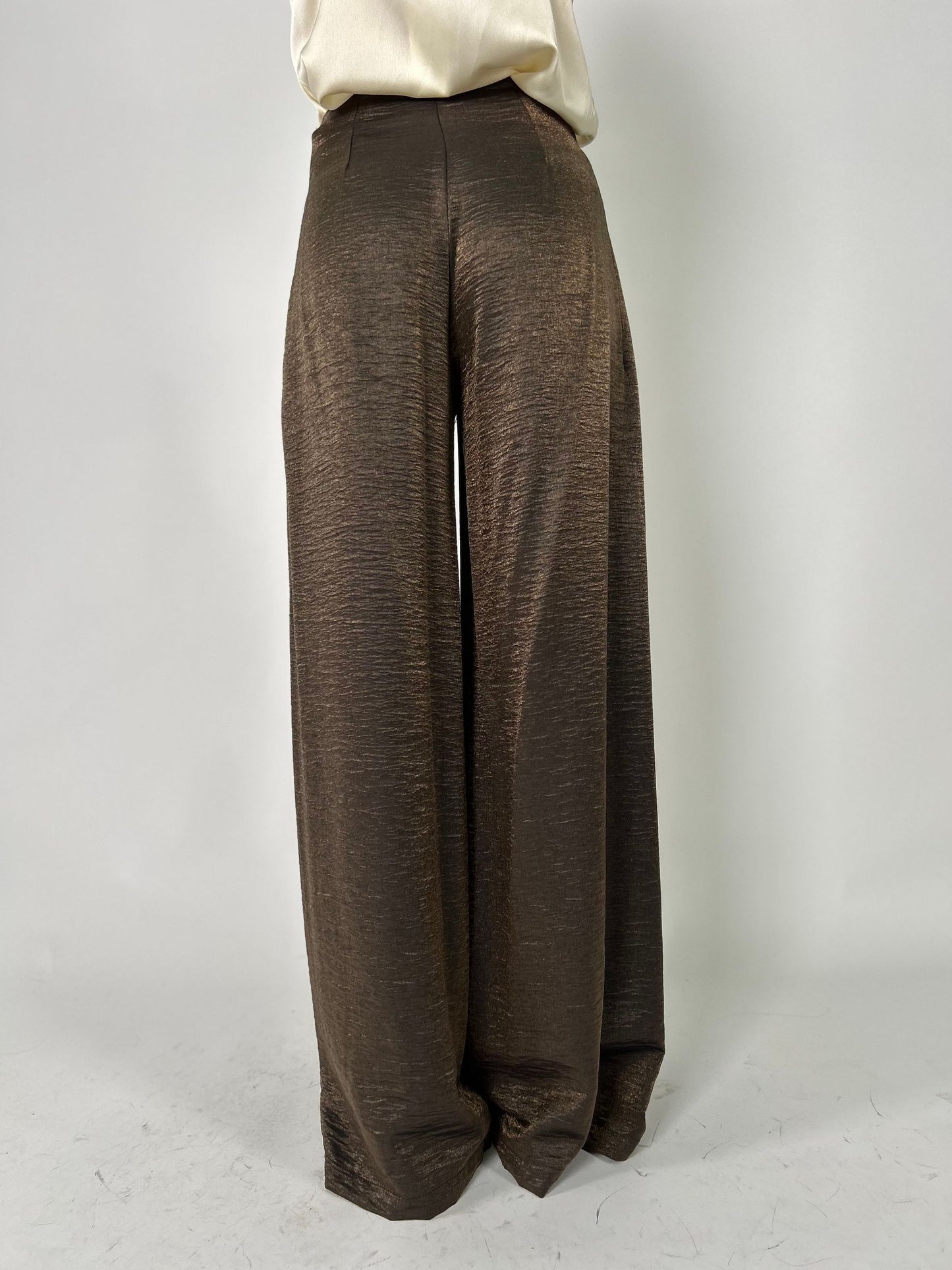 Pantalone a palazzo con spacco e allacciatura zip laterale