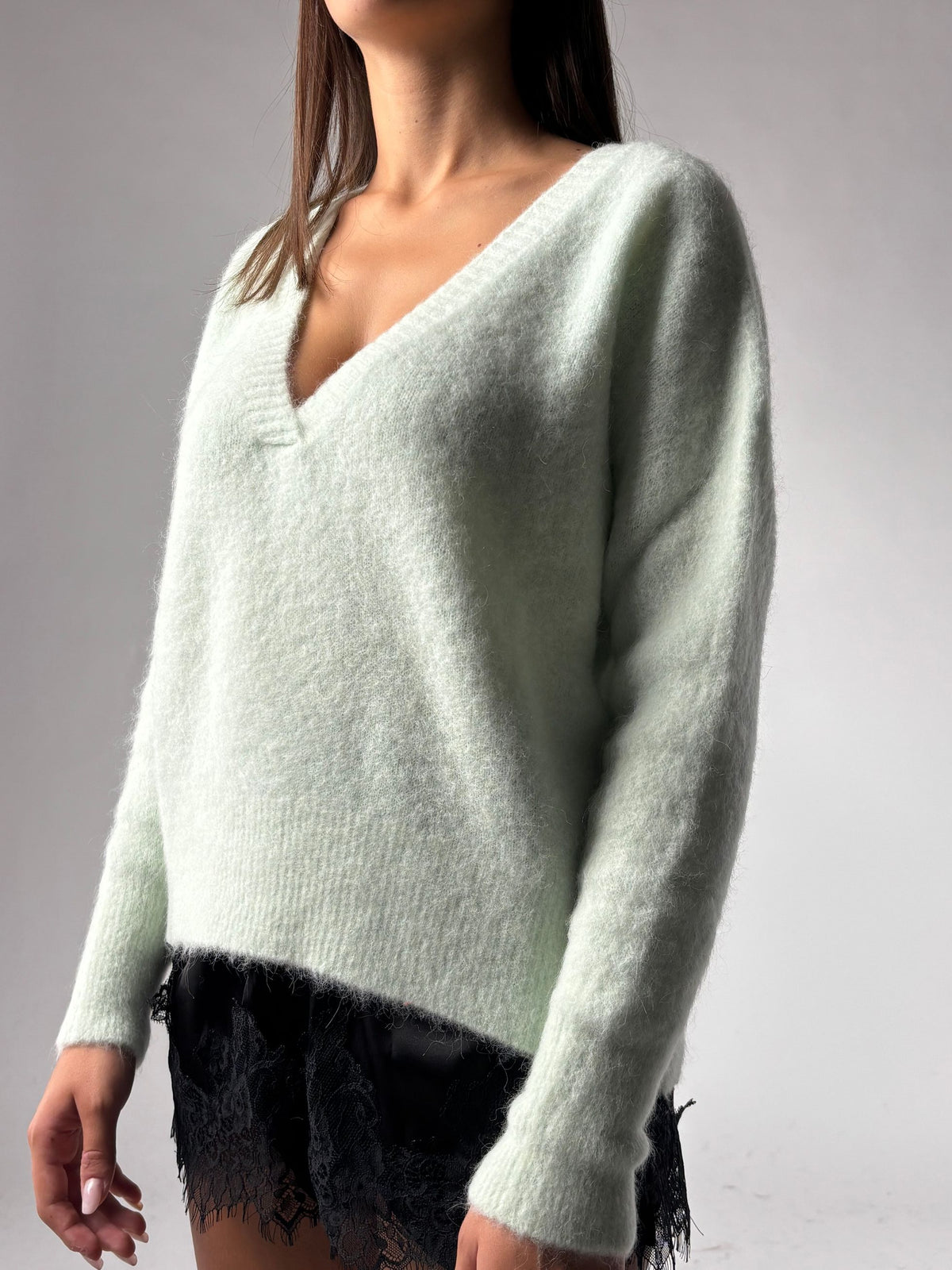 Maglia collo V misto lana