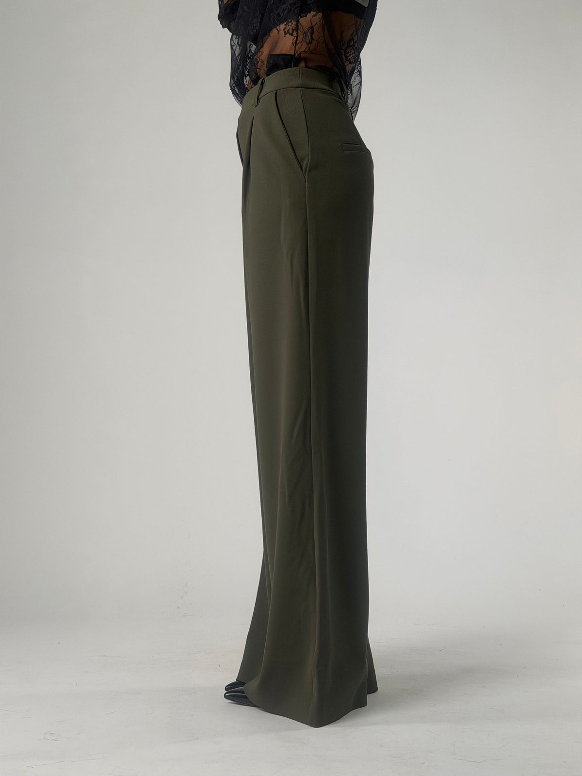 Pantalone palazzo con pences  in viscosa elasticizzata