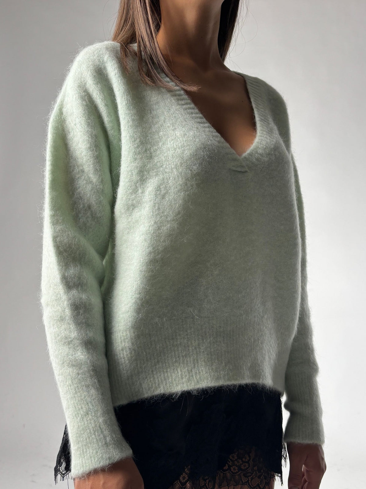 Maglia collo V misto lana