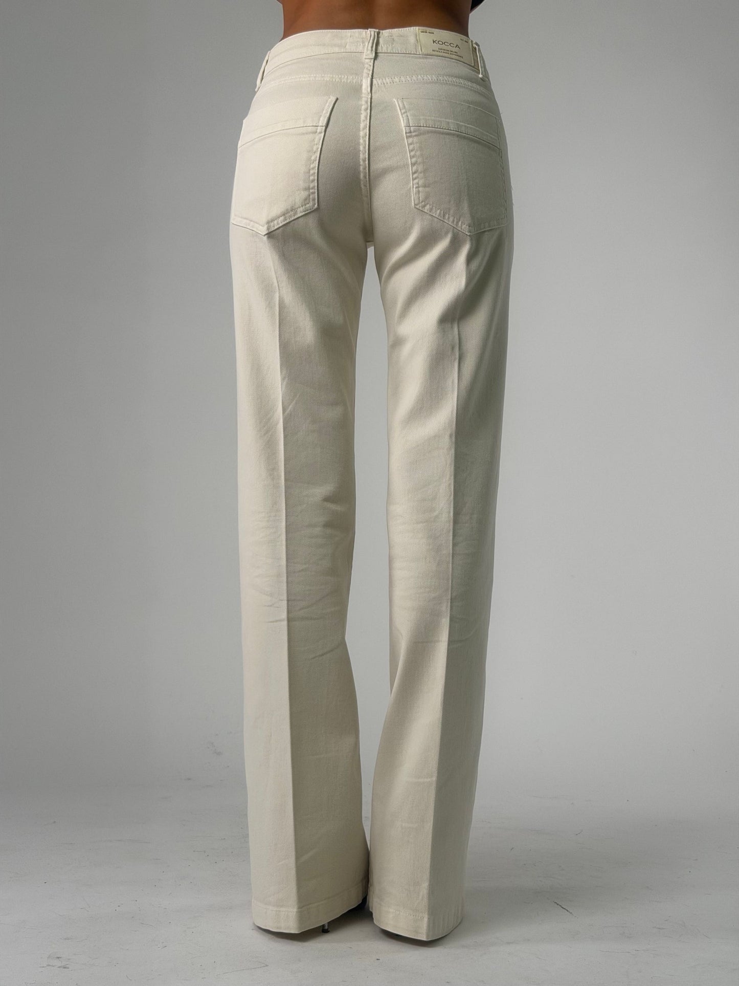 Pantalone  a zampa modello cinque tasche