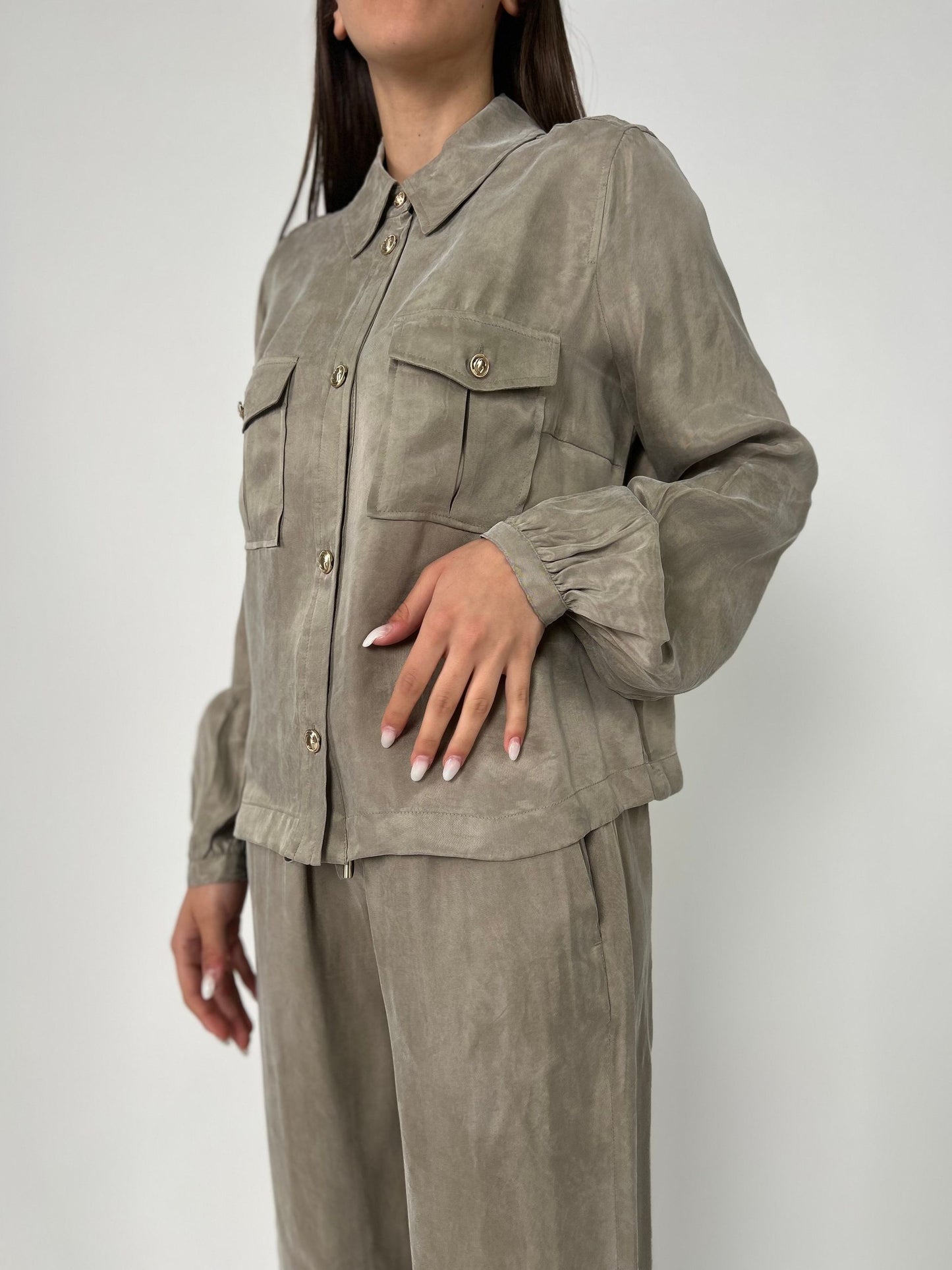 Camicia ml con bottoni oro e taschine