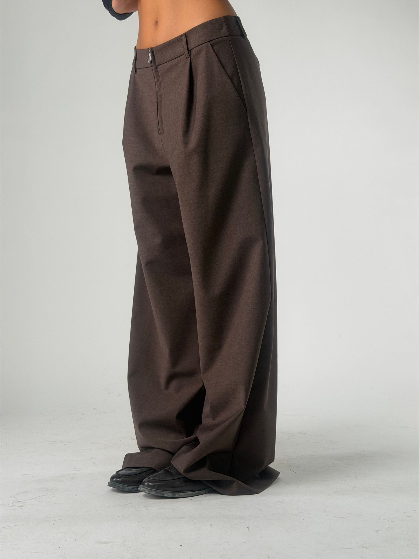 Pantalone palazzo con pence