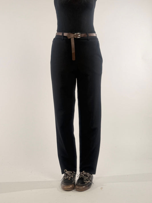 Pantalone elastico dietro alla vita