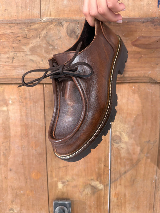 Mocassino stringato con fondo carrarmato