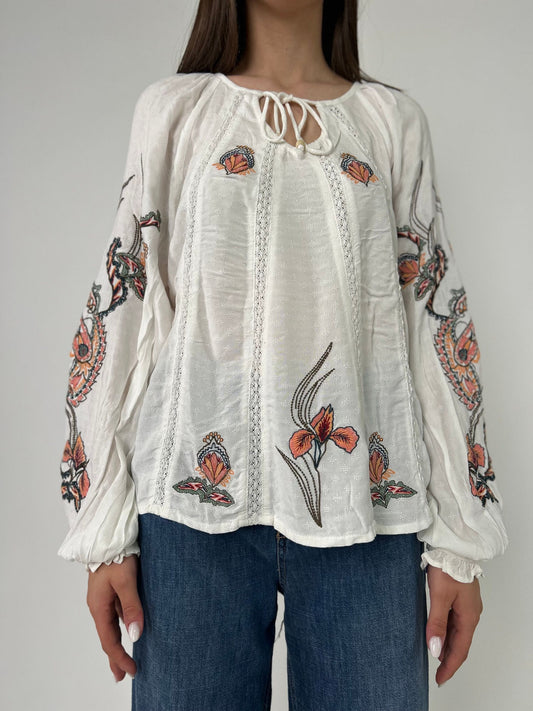 Blusa ml con ricami colorati