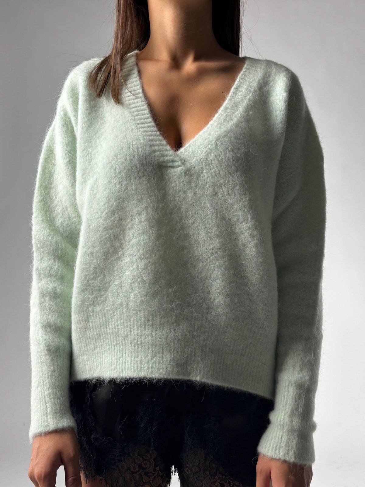 Maglia collo V misto lana