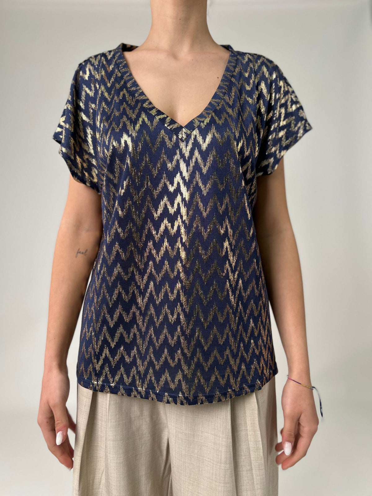 T-shirt mm scollo V