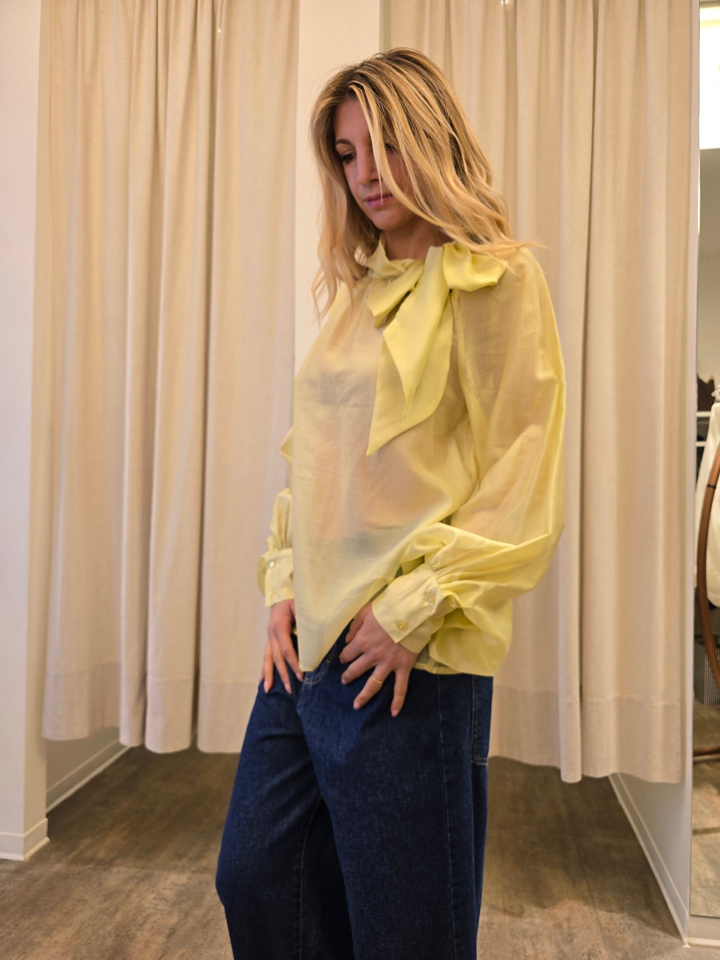 Tensione In Blusa con fiocco GIALLO