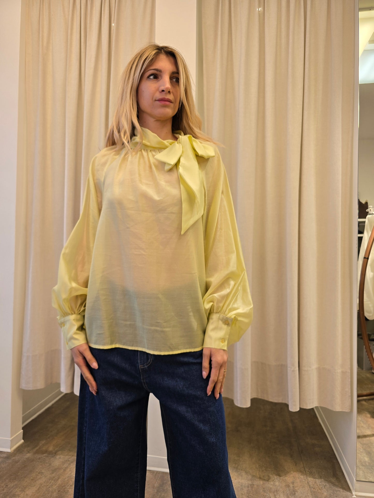 Tensione In Blusa con fiocco GIALLO