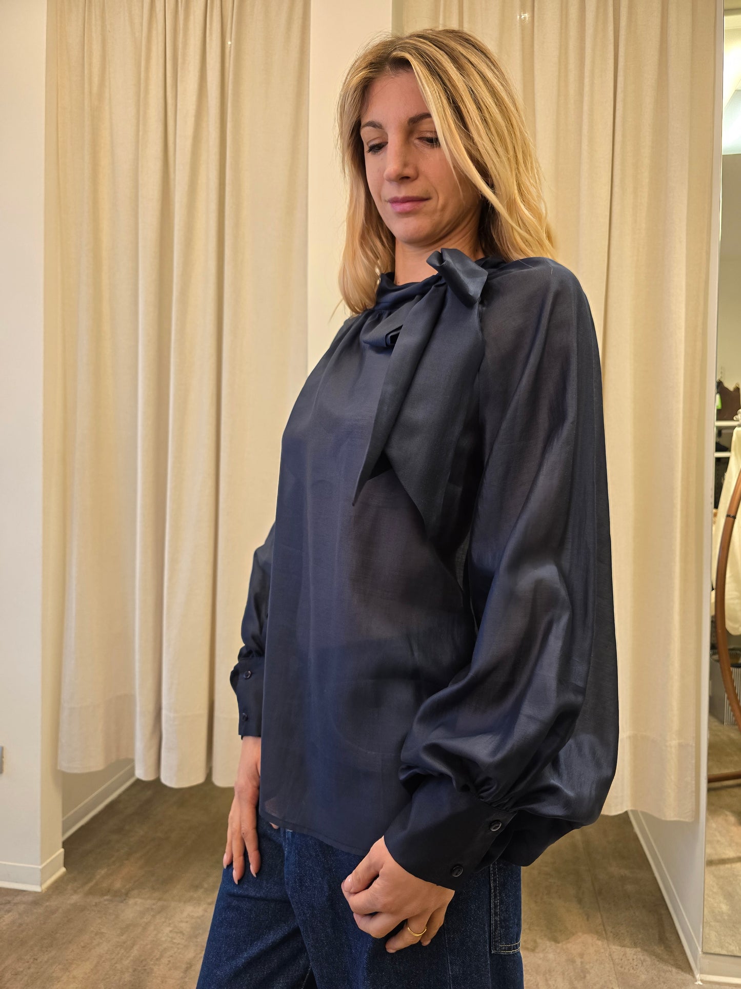 Tensione In Blusa con fiocco BLU