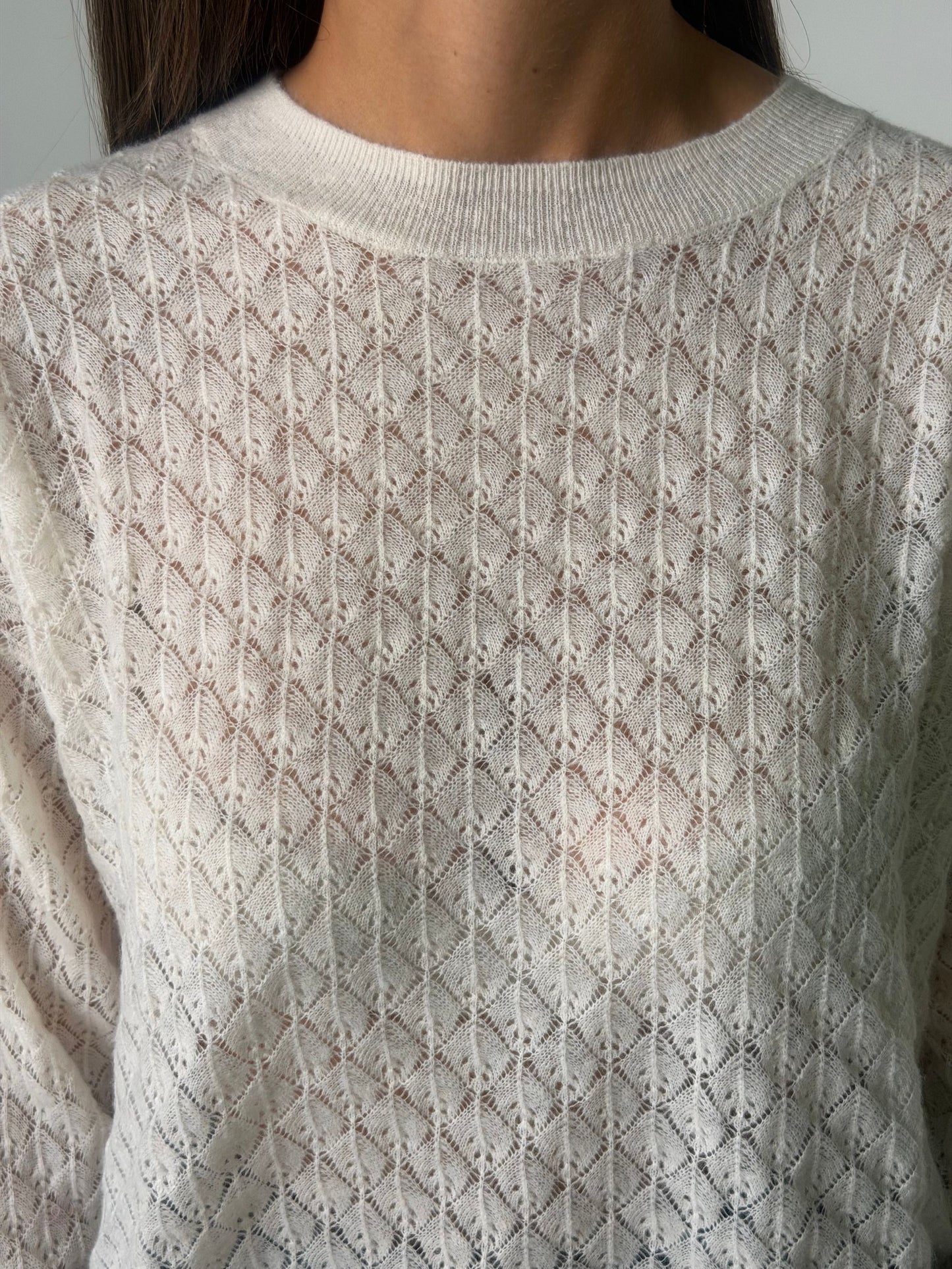Maglia girocollo operata