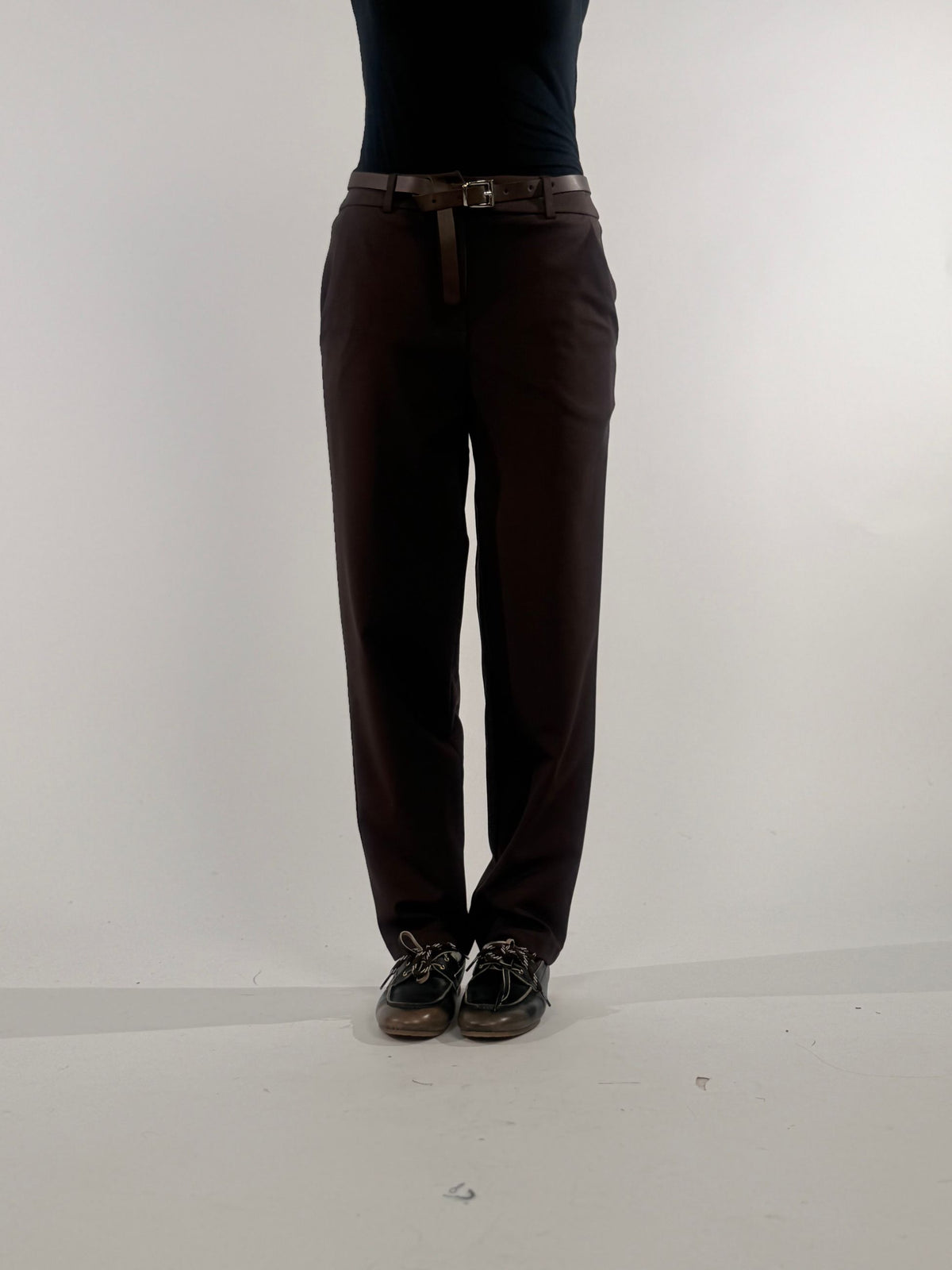 Pantalone elastico dietro alla vita