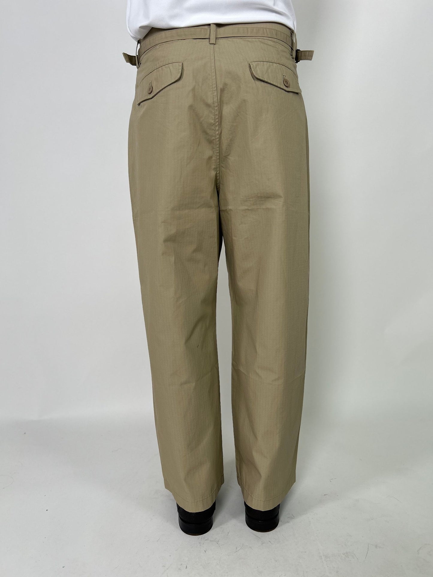 Pantalone cropped con pences