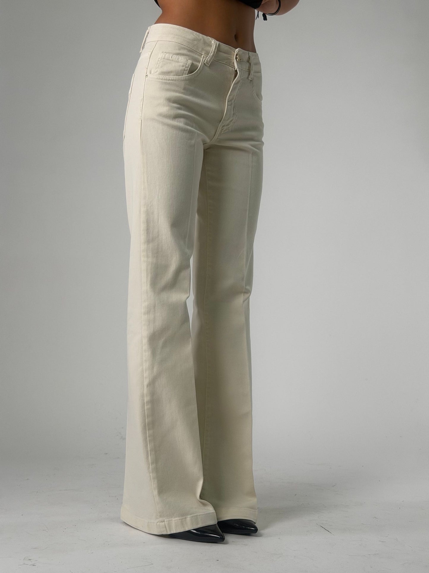 Pantalone  a zampa modello cinque tasche