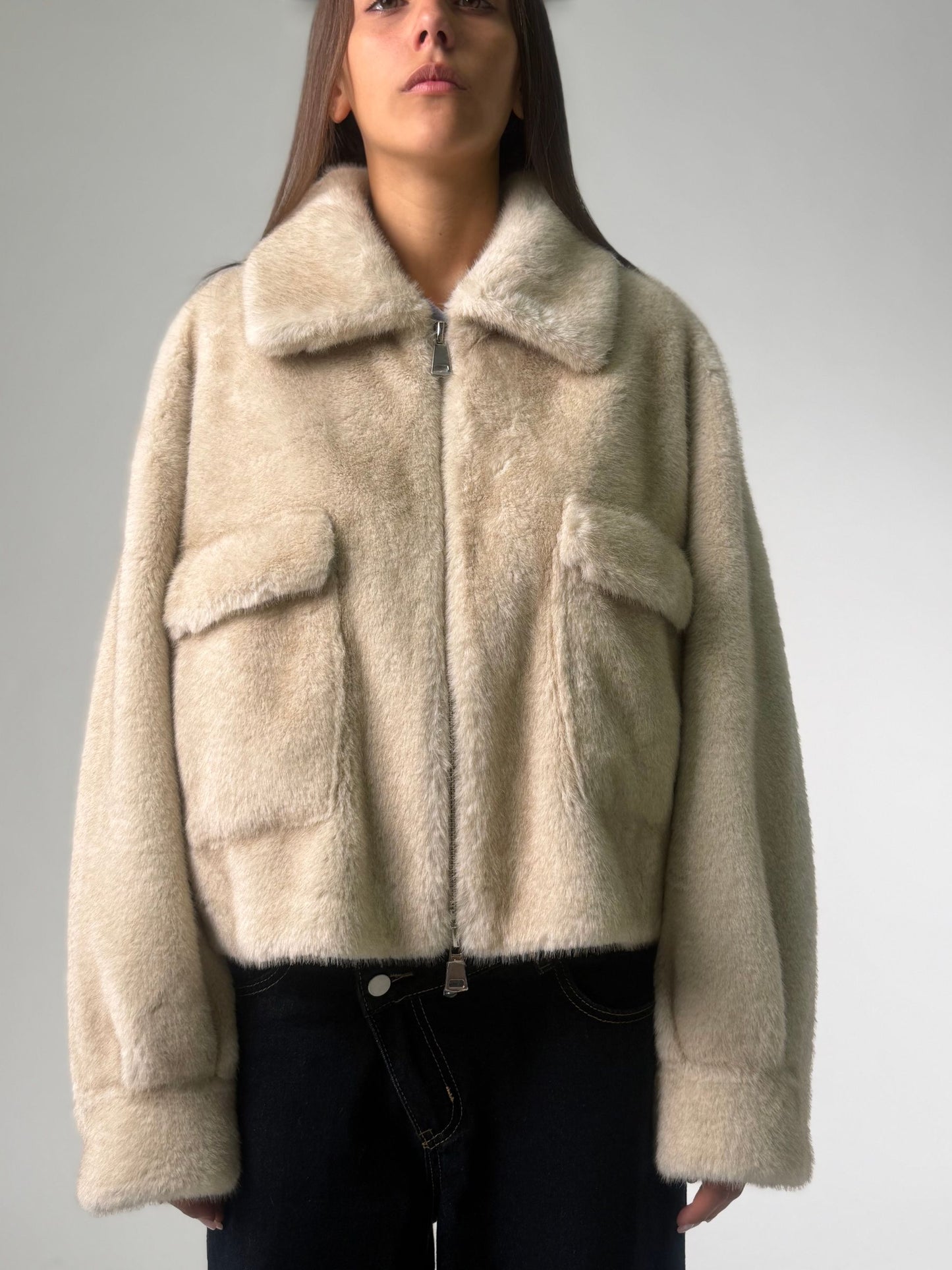 Simil pelliccia corta con zip