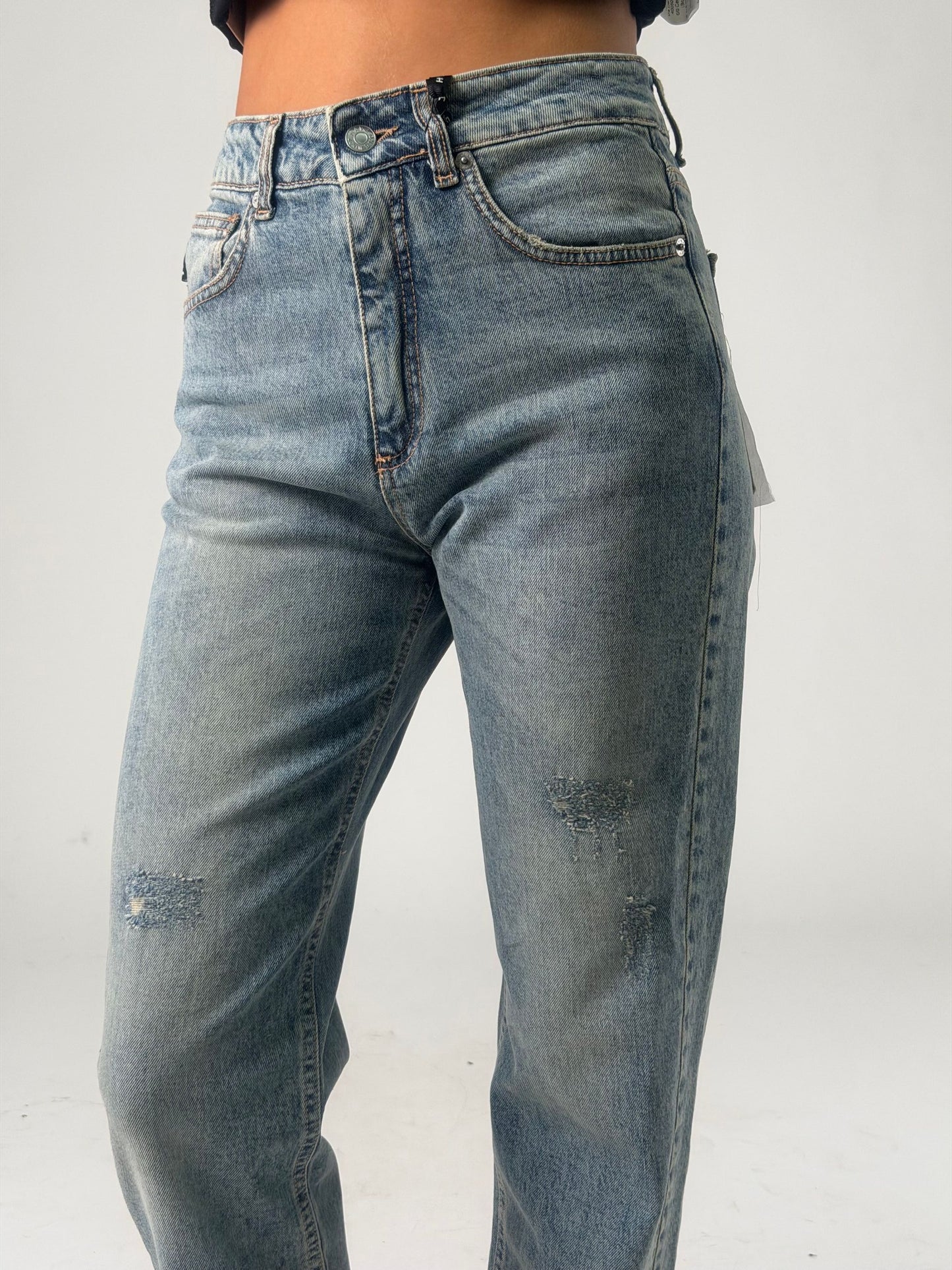 Jeans con abrasioni leggere